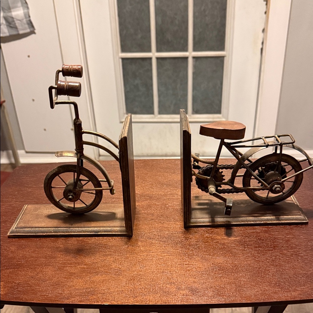 Source Unknown Brown Metal Bicycle Bookends – Rustic Home Sculpture